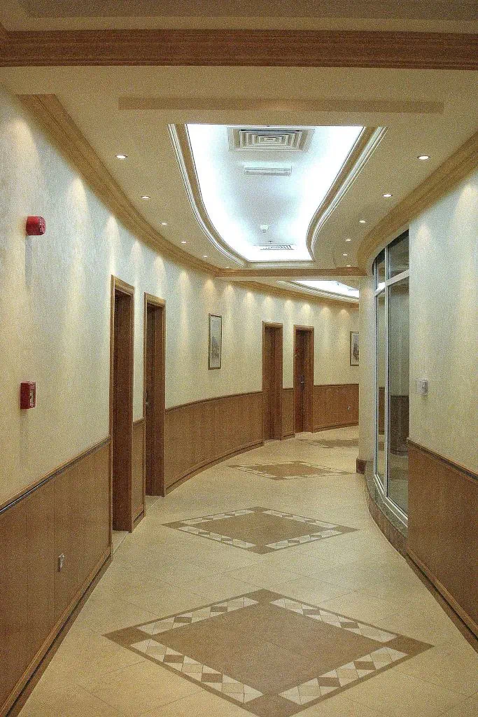 Коридор отеля Sharjah Premiere Hotel.