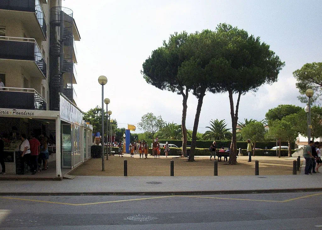 Кусочек бульвара Passeig Marina.