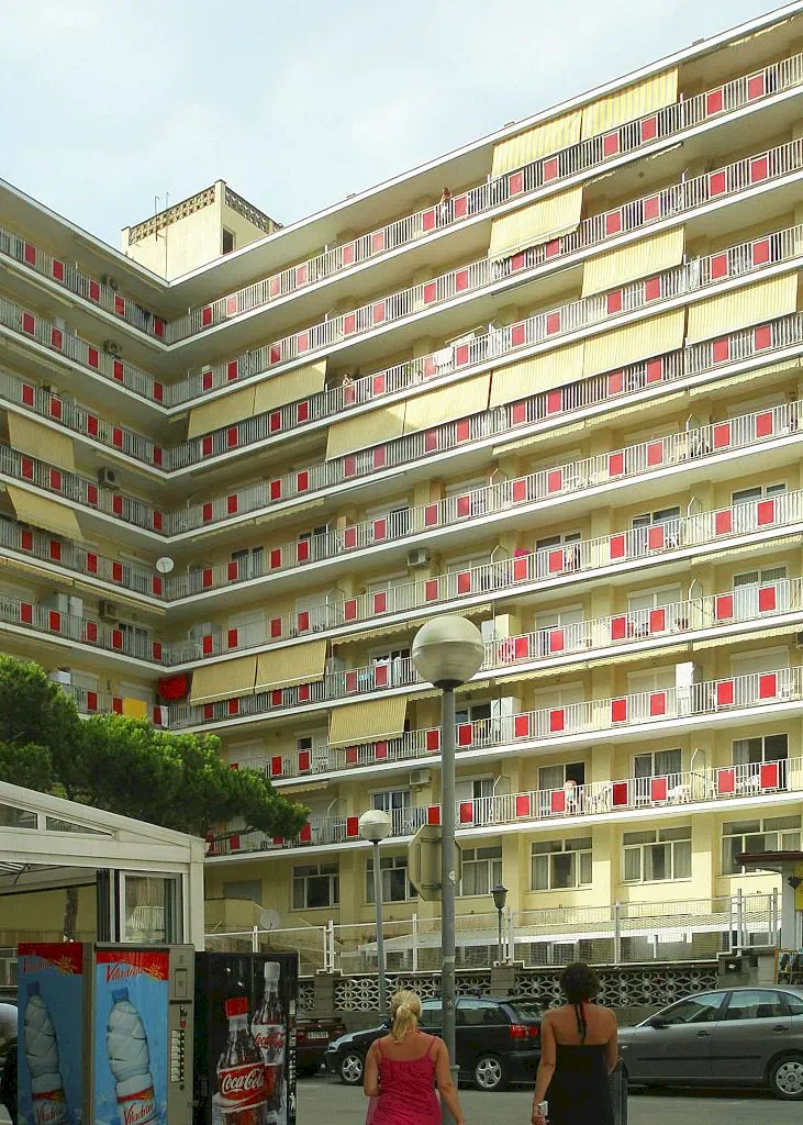 Cтроение на улице Carrer Sol.