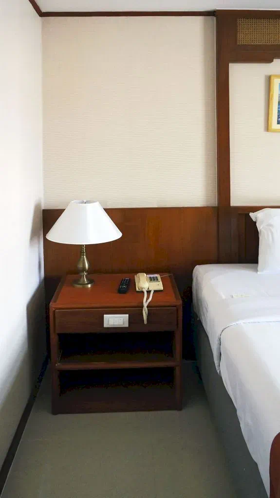 Номер отеля First Hotel в Бангкоке.