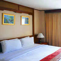 Номер отеля First Hotel в Бангкоке - фото спальни номера