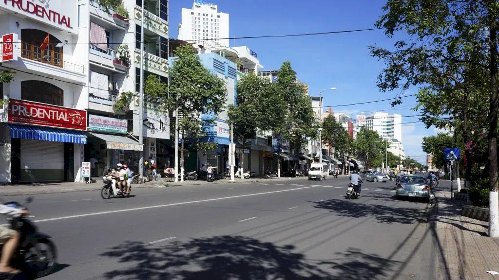 Часть улицы в Нячанге.