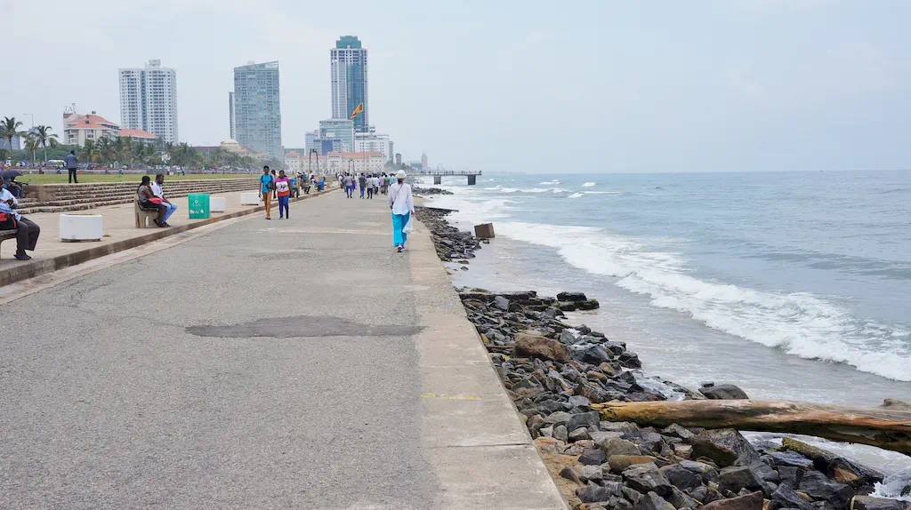 На набережной Galle Face