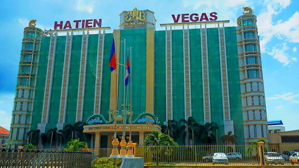 Здание отеля и казино HATIEN VEGAS