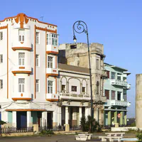 Дома на столичной улице Jovellar - фото одного из зданий