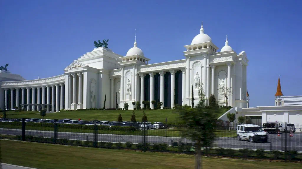 Здания парка Земля легенд.
