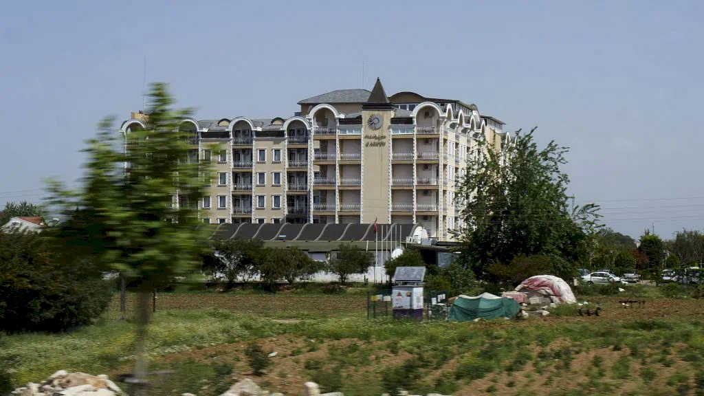 Здание отеля Amon Hotels.