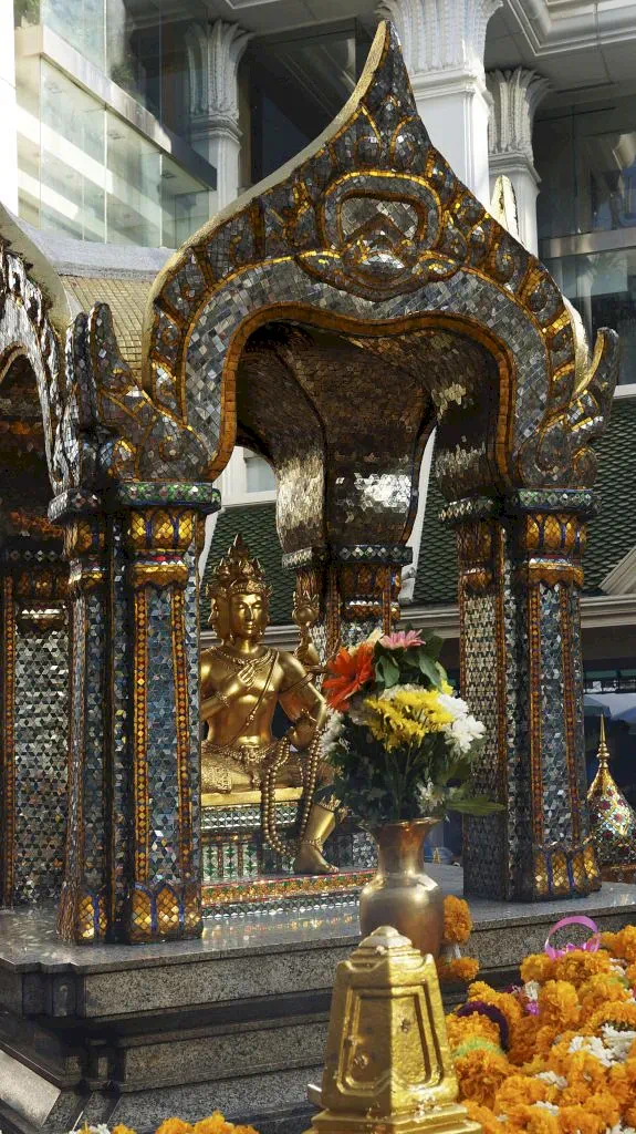 Индуистский Алтарь Эраван (Бангкок).